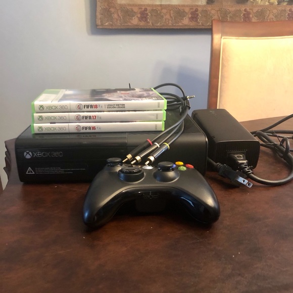 Microsoft XBOX Other - Xbox 360 Bundle - excellent condition!
